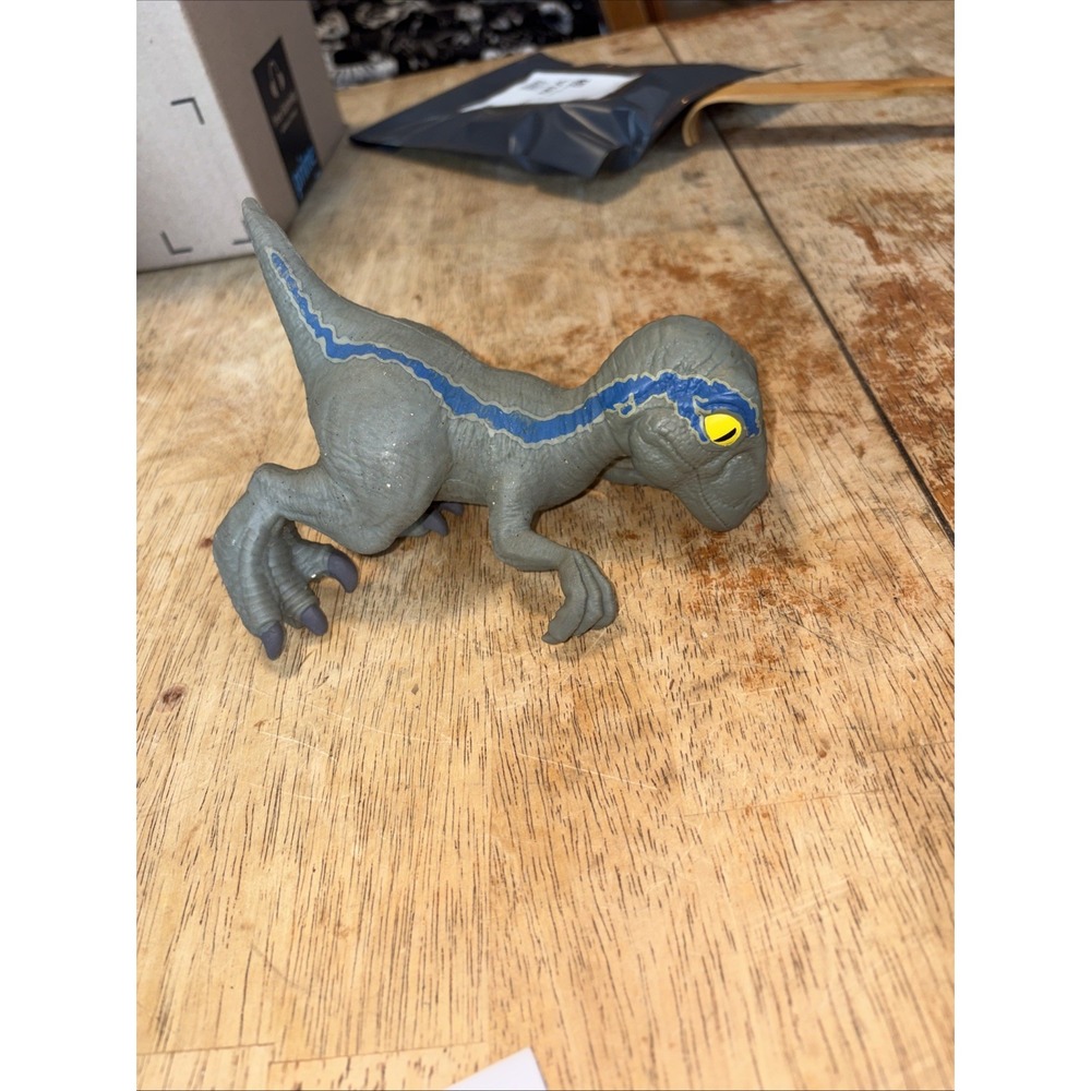 Jurassic Park Primal Pal Blue Raptor 8" Noise & Moving Action Dinosaur